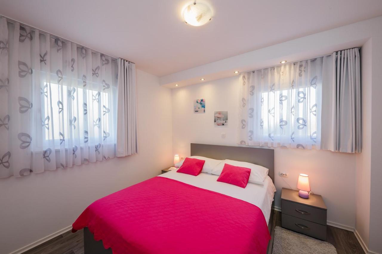 Lovely Apartments Kastela Exterior photo