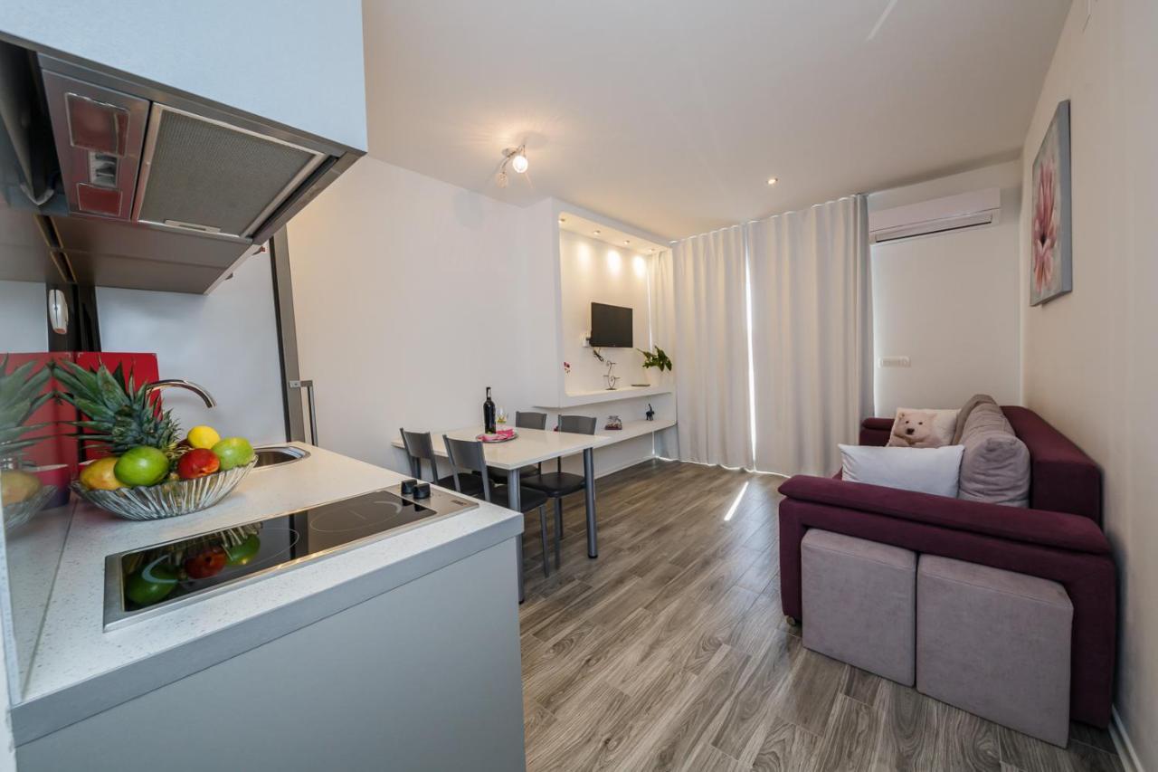 Lovely Apartments Kastela Exterior photo