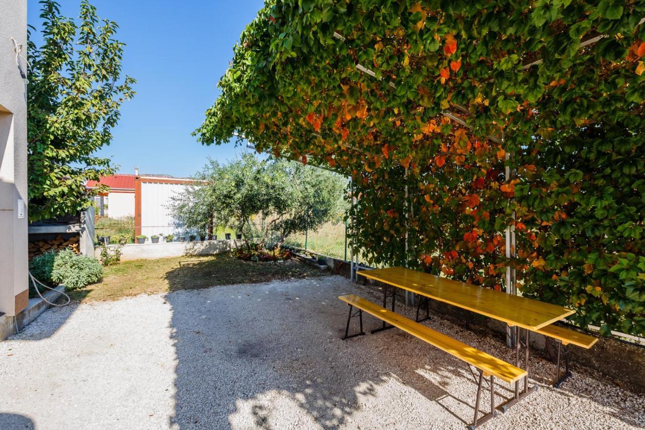 Lovely Apartments Kastela Exterior photo