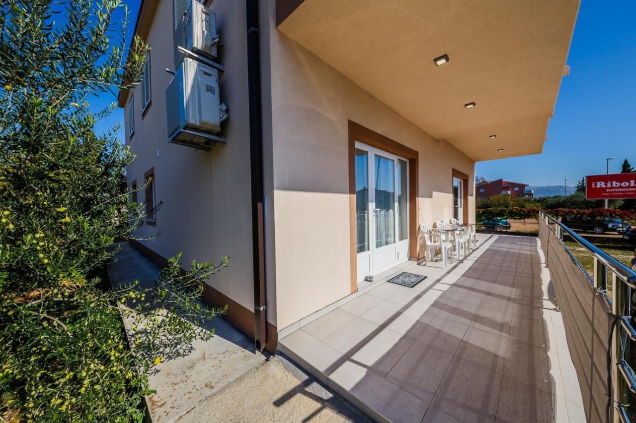 Lovely Apartments Kastela Exterior photo